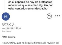 Enlace a Le dan el premio a la profesora más borde de toda la universidad..., por @zzhenshchina