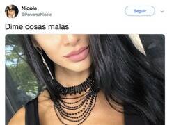Enlace a LE PIDE A LA GENTE DE TWITTER QUE LE DIGAN COSAS MALAS... Y TWITTER RESPONDE ASÍ por @sarasvnt