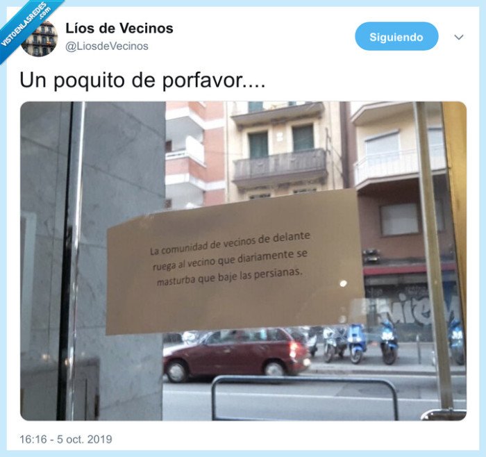 cartel,pillada,vecinos,delante