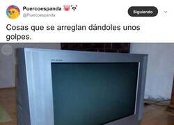 Enlace a Cosas que se arreglan dándoles unos golpes, por @Puercoespanda