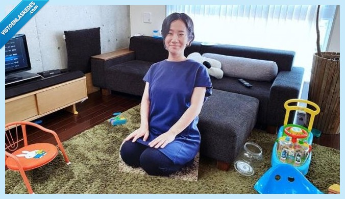 534265 - Una madre idea un truco para hacer creer a su bebé que siempre está cerca de él