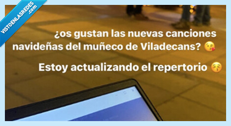 534573 - Hackea un muñeco navideño en su ciudad, le pone voces y la gente que pasa por ahí flipa. Por @TienesTipex