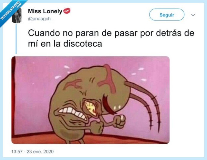 discoteca,por detrás,pasar,molestar,pasillo