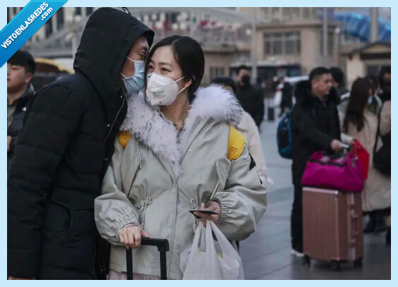 541952 - Se extiende el 'Wuhan Shake', la nueva y curiosa forma de saludarse en China a causa del coronavirus