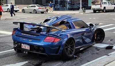 551028 - Quiso vacilar con su deportivo por las calles vacías de Nueva York y lo pagó caro