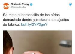Enlace a Yo si lo meto demasiado me sale la bandeja de las tarjetas sim, por @elmundotoday