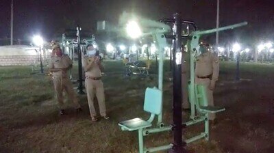 608093 - Una máquina de ejercicios se mueve sola en un parque vacío y la Policía se lanza a buscar el porqué