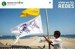 Enlace a La Guardia Civil es trolleada de forma masiva en Twitter por su absurda advertencia sobre las playas