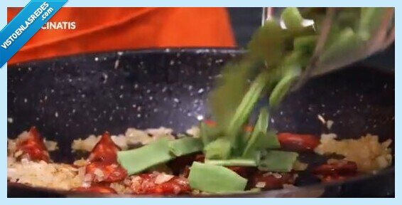 652999 - Karlos Arguiñano indigna a medio Twitter por los ingredientes que le pone a la paella: 