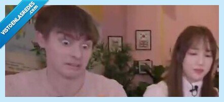 659410 - Unos youtubers extranjeros prueban por primera vez snacks de España y su reacción cuando ven los Conguitos es brutal