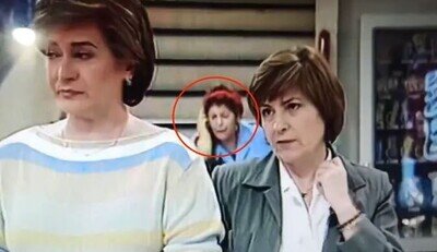 677293 - La loca historia que hay detrás de una figurante que hacía de limpiadora en 'Compañeros' se ha hecho viral 20 años después gracias a una tuitera