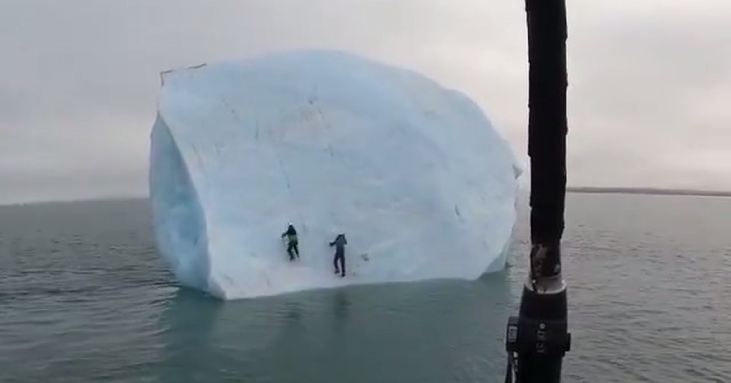 VEF > Visto en las Redes > Un iceberg vuelca sobre dos exploradores que ...
