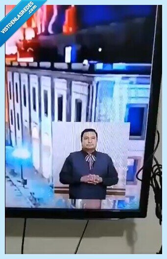 694601 - ¿Cómo se traduce el sonido de los cohetes en lenguaje de signos? El intérprete que se ha hecho viral por descubrirnos esta maravilla