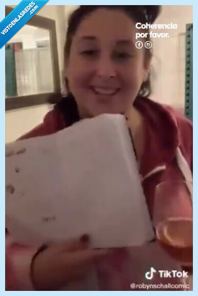 749059 - El ataque de risa rozando el llanto de esta chica al recordar sus propósitos para 2020 es el vídeo del año y nos representa absolutamente a todos, por @alepalcor