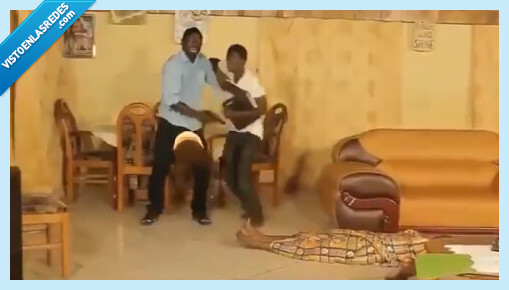 749266 - La escena de cine de acción nigeriano que ha conquistado el corazón de Twitter por los surrealistas efectos especiales que aparecen, por @MrDutch78