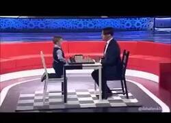 Enlace a Si crees que Master Chef es muy duro con los niños, vas a flipar con lo que hacen con ellos en Rusia, por @pnikosis