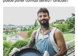 Enlace a Futbolista pide que le metan cosas en la paella, y los chopeos no decepcionan