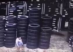 Enlace a Una de Karma instantáneo, por @ActualidadRT