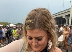 Enlace a Es como Doraemon en una rave, por @vitorvenancio_