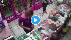Enlace a Este niño llegará lejos, se pega un resbalón y disimula como nadie, por @EL_GODN0DESED0