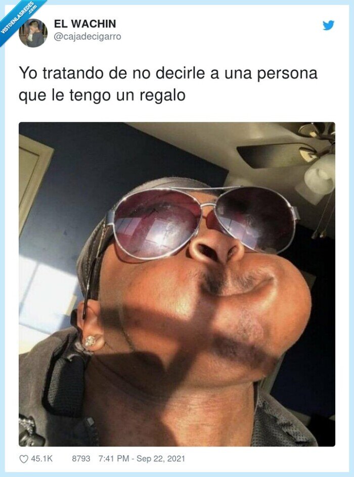 regalo,sorpresa,aguantarse,boca