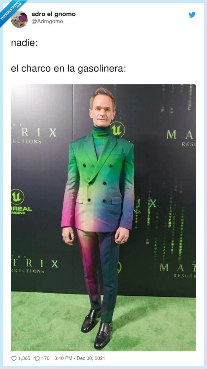 gasolinera,charco,nadie,barney,traje