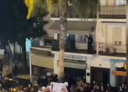 Enlace a Los Reyes Magos tiran una caja de PS5 vacía y los asistentes se pelean por ella