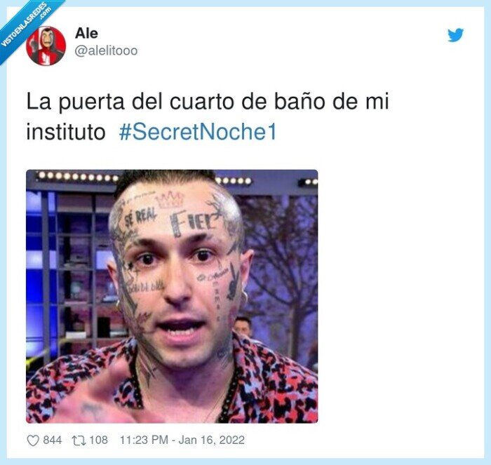 tatuajes,instituto,puerta,cuarto,baño,cara