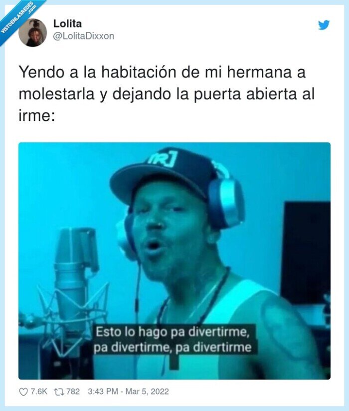 habitación,molestar,hermana,dejar,puerta abierta