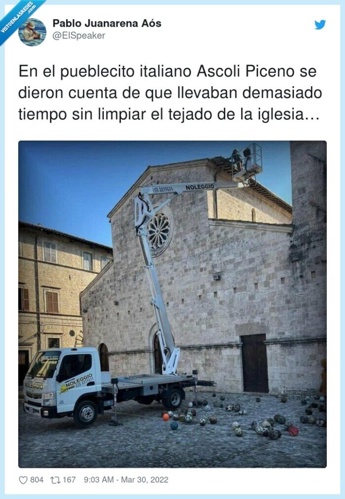 pueblecito,iglesia,balones,pelotas,italianos