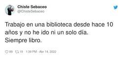 Enlace a Qué trabajo más estresante, pasa página, por @ChisteSebaceo