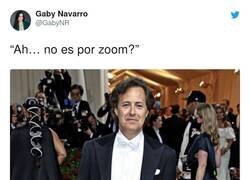 Enlace a Cuando tienes reunión por zoom y solo te mudas de la parte de arriba, por @GabyNR