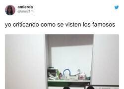 Enlace a Y comiendo un bote de helado enorme, por @ami21m