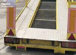 Enlace a Esto es lo que pasa cuando chocas a 15km/h. Se te da la vuelta a la cabeza como a los muñecos de los Power Rangers, por @alsapremium