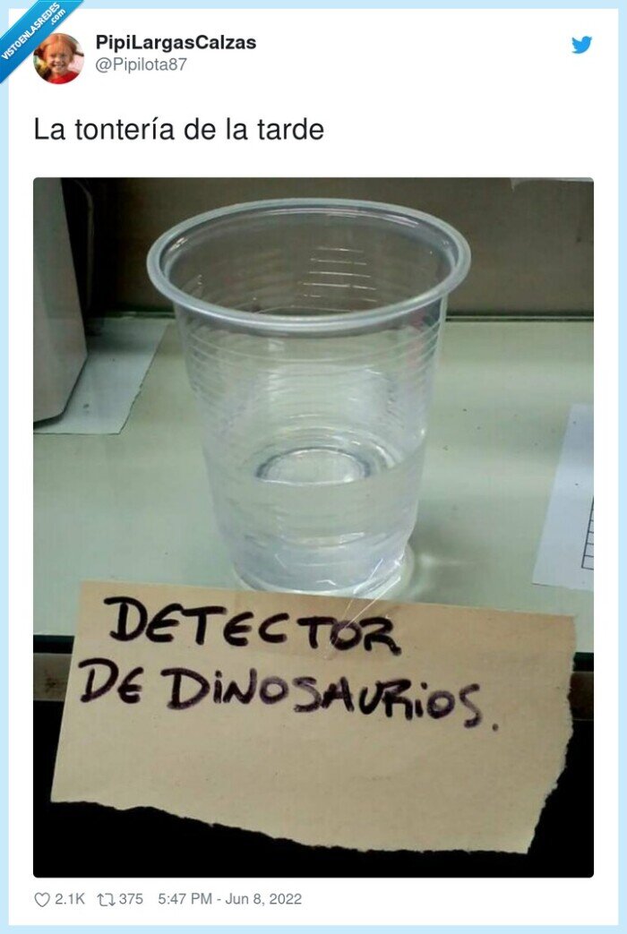 detector,dinosaurios,vaso,agua