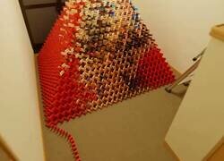 Enlace a Vas a flipar cuando veas en qué se convierte esta montaña de piezas de domino