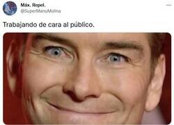 Enlace a Una sonrisa para nada forzada, por @supermanumolina