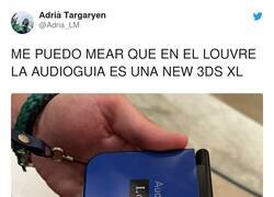 Enlace a Bestial la audioguía que te dan en el Louvre en forma de Nintendo 3DS XL. A ver si te has equivocado y te has metido en un Game, por @Adria_LM