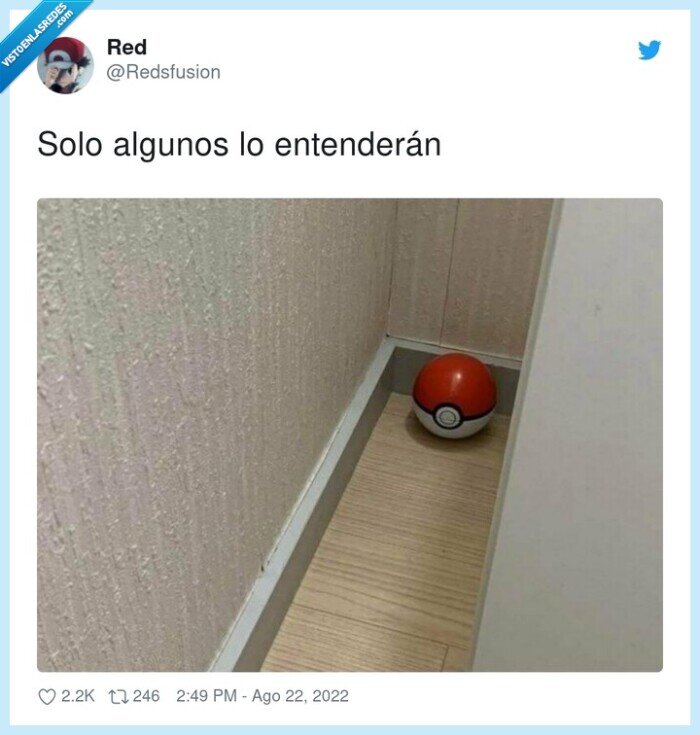 pokémon,pokeball,bola,pasillo