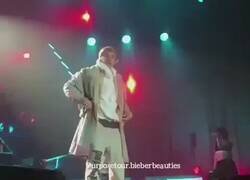 Enlace a Justin Bieber también vuela con Ryan Air al parecer, por @2MuchBiebss