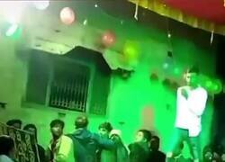 Enlace a - Qué hostia te has dado, ¿no? - No, la coreografía es así, ¡la he clavao!, por @BarDePueblo1