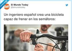 Enlace a Esperando el patinete que explota cuando detecta que circula por la acera, por @elmundotoday