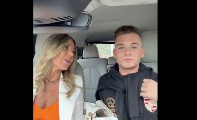 1279029 - Madre regala un 