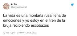 Enlace a Yo en un puesto de comida en mal estado, por @soyneonormal