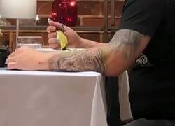 Enlace a Este tío me representa mucho: cuando vas a First Dates y te pillan con la mentira en la copa de gintonic, por @Blancafl2