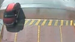 Enlace a Qué tiene que pasarte por la cabeza para intentar saltar con un coche de un ferry, sin estar en una película, por @el_mesa