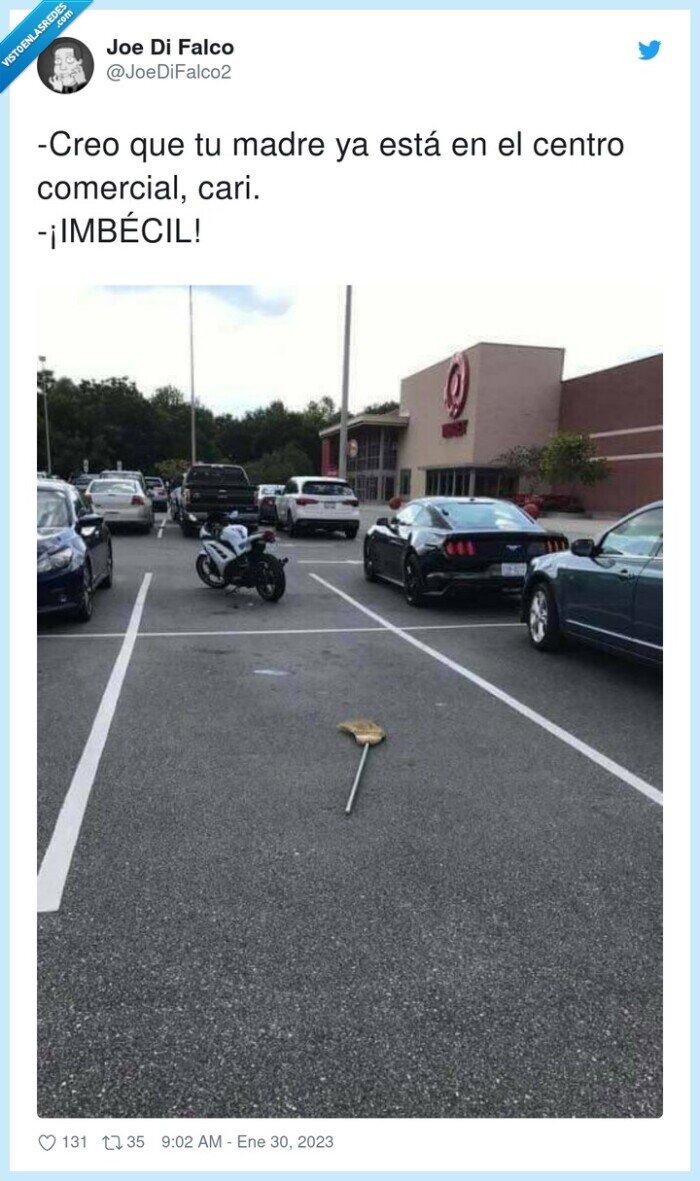 centro comercial,parking,bruja,escoba