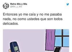 Enlace a Para cuando el Nokia termine su historia, los dos teléfonos se quedarán sin batería, por @80s_y_90s