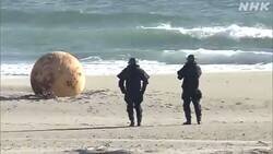 Enlace a Están aquí: Una esfera de 1,5 metros apareció el martes (21) en la playa de Enshuhama en Hamamatsu, Japón, por @ConspiracionESP