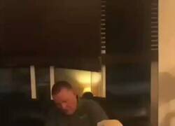 Enlace a ¿Y la carita tan seria del perro que no lo necesita esperando la medicina? Y lo alegre que se pone después…, por @atr_ahre